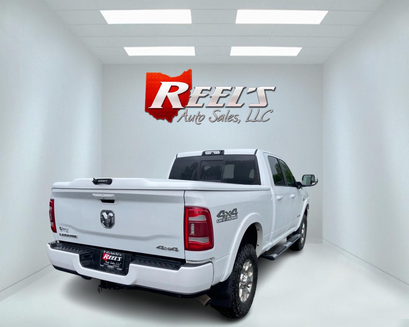 2020 White /Black RAM 2500 Laramie Crew Cab SWB 4WD (3C6UR5FL7LG) with an 6.7L I6 OHV 24V TURBO DIESEL engine, 6A transmission, located at 11115 Chardon Rd. , Chardon, OH, 44024, (440) 214-9705, 41.580246, -81.241943 - This 2020 Ram 2500 Laramie Crew Cab is a powerhouse pickup truck designed for serious towing and hauling capabilities. Under the hood lies a 6.7L Cummins Turbo Diesel engine mated to a 6-speed 68RFE transmission with 3.73 gearing, producing an impressive 370 hp and a staggering 850 lb-ft of torque. - Photo#4